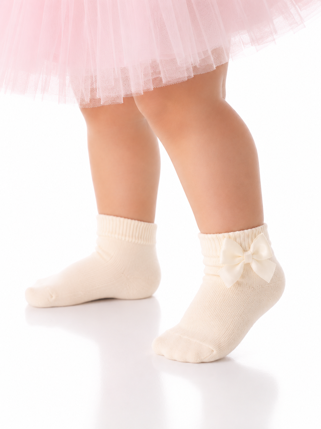 Socken mit Schleifen in Creme für Babys und Kinder festlich