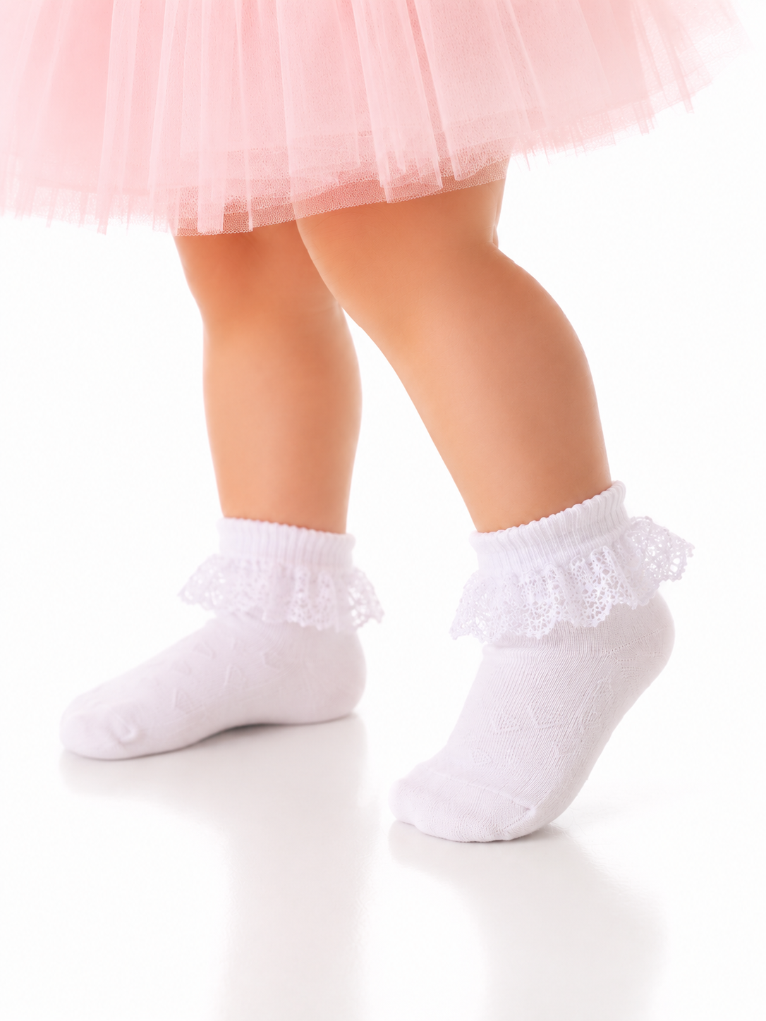 weiße Socken mit Rüschen in Weiß für Babys und Kinder festlich für Taufe