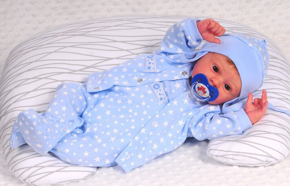Strampler Mütze und Hemdchen Baby Anzug in Blau mit Sternen Muster