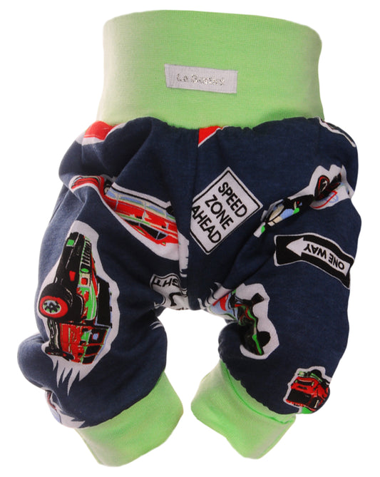 Baby Hose in Blau Grün mit Fahrzeige Muster