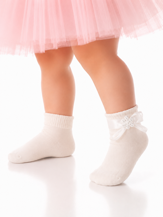 Socken mit Schleifen in Creme für Babys und Kinder Taufe festlich