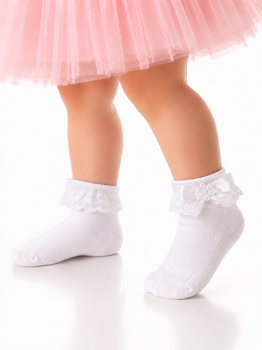 Socken in Weiß mit Rüschen für Babys und Kinder
