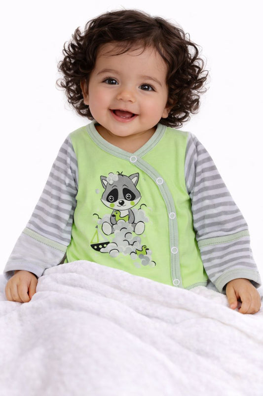Baby Body in Grün mit Waschbär Wickelbody mit Kratzschutz